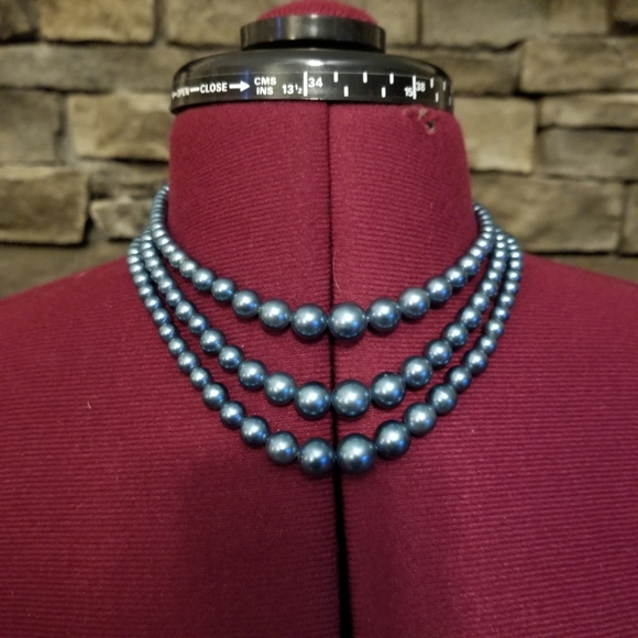Vintage Jewelry - 60s Tri-Strand of Blue Beads